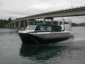 Explorer 22 TDi running under the Harstine Island bridge