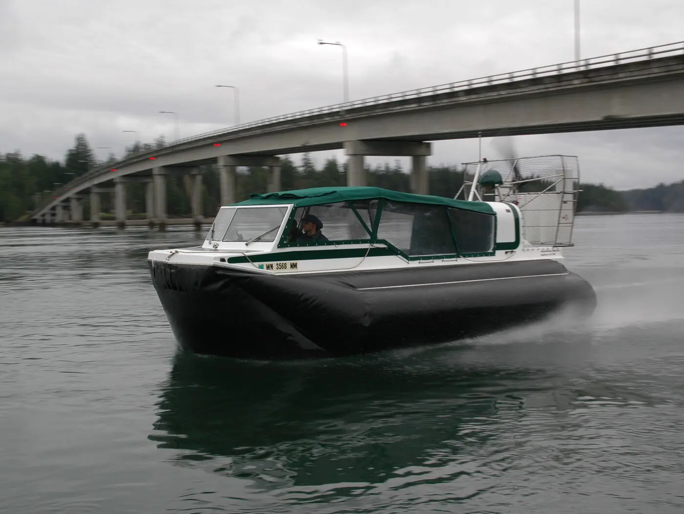 Explorer 22 TDi running under the Harstine Island bridge