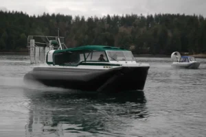 Explorer 22 TDi running with another craft behind