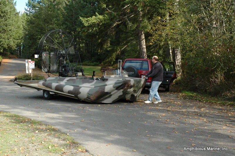 Fly on/off trailer deck swiveled for offloading a hovercraft