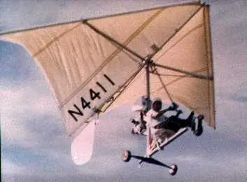 The Skyhook ultralight trike, registration N4411, in flight